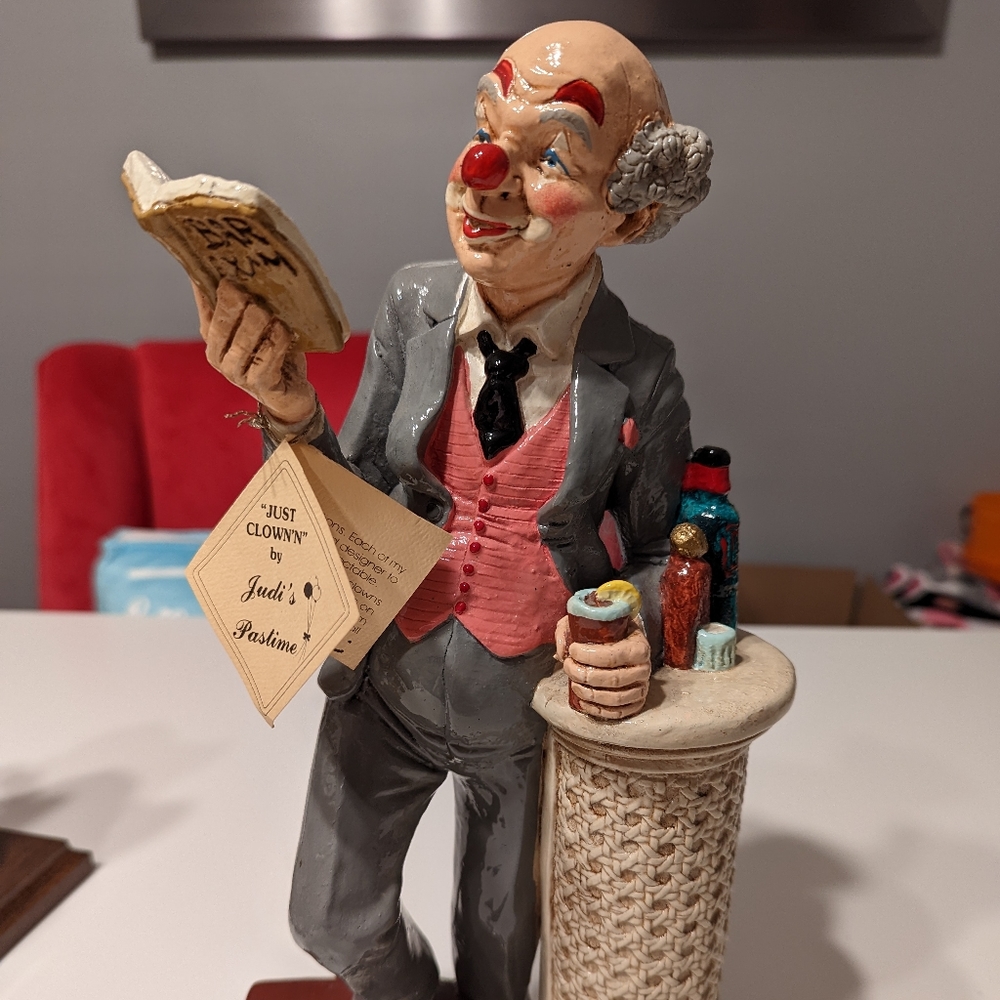 JUDI'S PASTIME 1983 PORCELAIN 13" LAWYER CLOWN FIGURINE